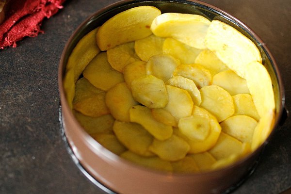 Сырный пирог с картофельной корочкой.Ингредиенты: Крупный картофель — 3 шт. (примерно 600 г) ... - 7