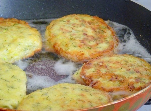Кабачковые оладьи с сыром.Ингредиенты:Кабачки — 200 гСыр твердый — 100 гМука — 3 ст. л.Укроп — по ... - 7