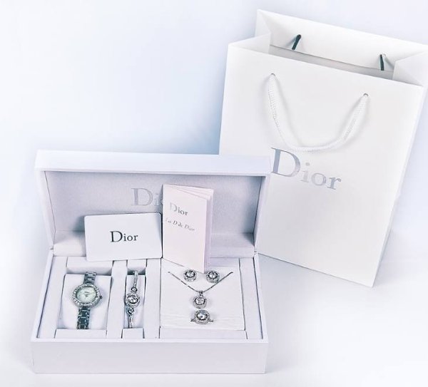 Внимание! успей на акцию.НАБОР УКРАШЕНИЙ DIOR SILVER http://fastvk.ru/xUwOYE Впечатляющий образец ...