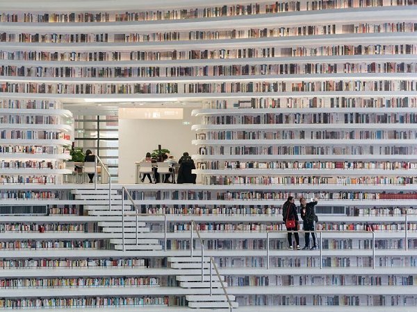 В Китае открылась самая крутая в мире библиотека с 1.2 миллионами книг. От её интерьера захватывает ... - 7