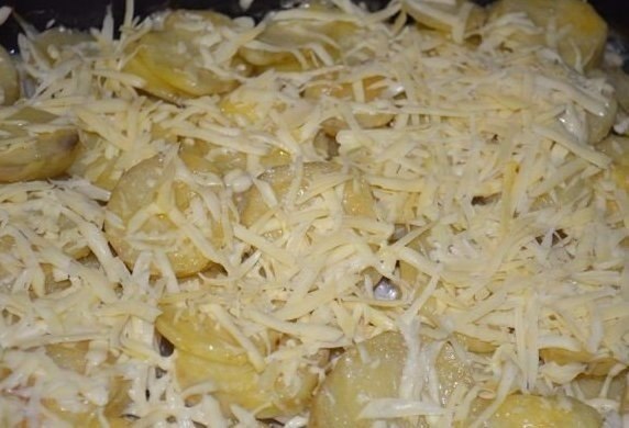 КАРТОФЕЛЬ С МЯСОМ ПО-ФРАНЦУЗСКИ .Как порадовать близких!ИНГРЕДИЕНТЫ: 1 кг картофеля 300 г свинины ... - 5