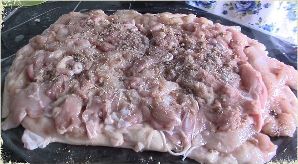 Вкусный и нежный куриный рулет. Курица без костей - 1260 гр Соль - 25 гр ( из расчета 20 гр соли на ... - 4