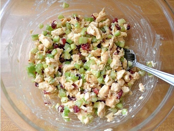 Пикантный куриный салат с клюквой.Ингредиенты:дижонская горчица 1 ст. л.клюква сушеная 1/4 ... - 7