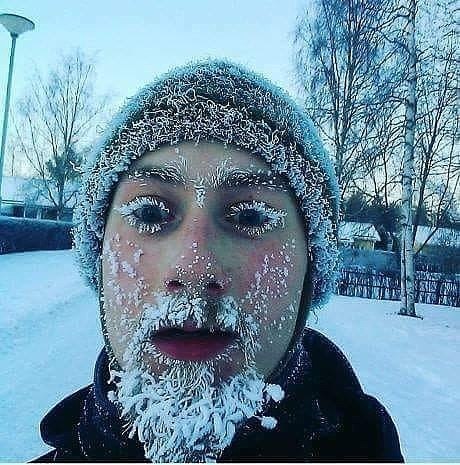 Вышел из дома посмотреть как погода)))