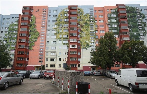 Расписной дом.Берлин. Этот дом называется «Wohngenossenschaft Soldaritaet coop». Вся его фасадная ...