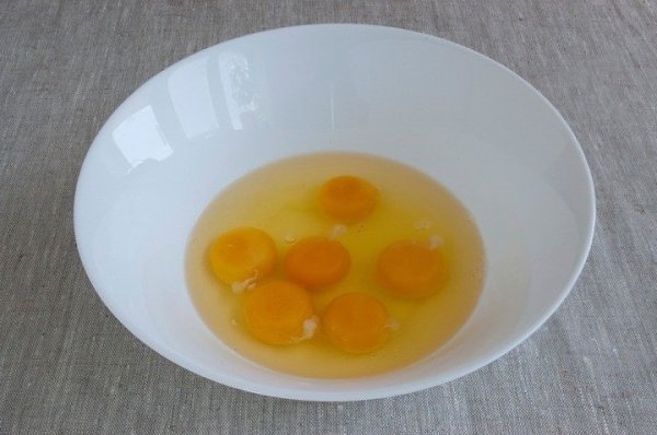 Пирог с маком и персиками.Ингредиенты:Масло сливочное (размягченное) — 250 гСахар — 160 гЯйца ... - 3