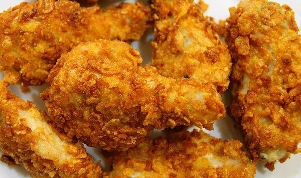 Крылышки а-ля KFC.Ингредиенты: крылышки масло растительное паприка чеснок соль кукурузные ...