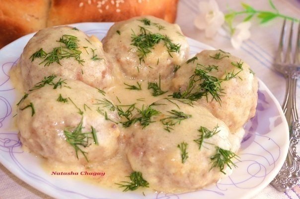 Мясные тефтели в молочном соусе.Ингредиенты:Тефтели:фарш (свиной) 300 грис полуготовый 3-4 ст ллук ...
