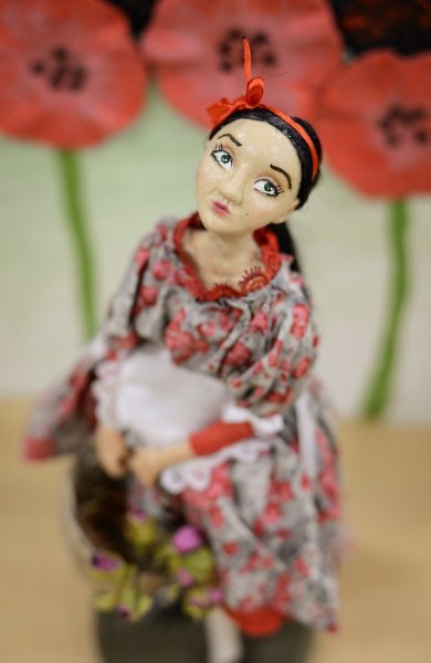 #игрушки@fan_handmade.Интерьерная кукла - Цветочница Эльза. Выполнена из запекаемой полимерной глины ...