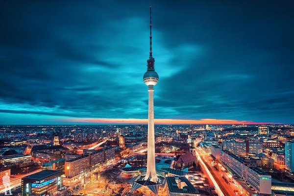 368-метровая телевизионная башня в Берлине Berliner Fernzehturn - это самое высокая конструкция в ...