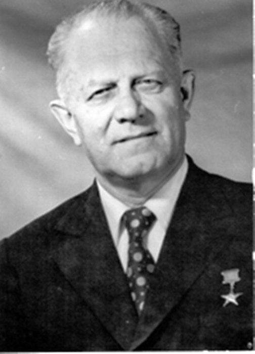 Виктор Семёнович Петров, (12 января 1910 - 20 июля 1986) - Герой Социалистического Труда, директор ...