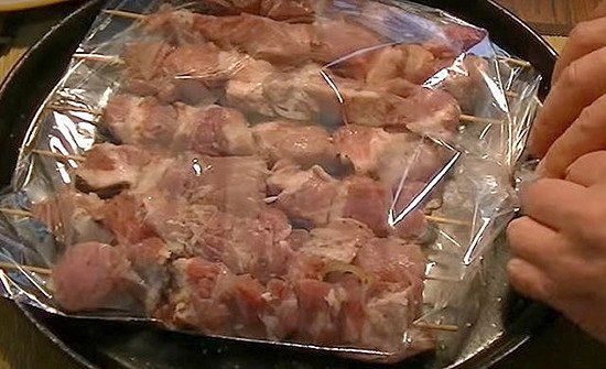 Шикарный шашлык в домашних условиях. Попробуйте приготовить шашлык так, и вы поймете, что жарить его ...