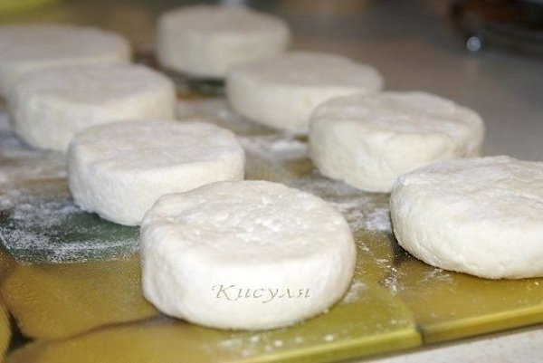Сырники нежнейшие и пышные (без яиц).Ингредиенты:творог до 17 % жирности (две пачки по 180 г)соль ... - 5
