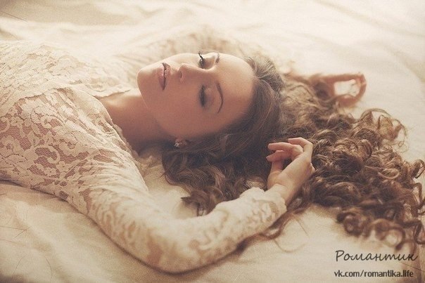 Есть тысячи причин тебя не знать, не замечать тебя при редкой встрече. Есть тысячи причин внутри ...