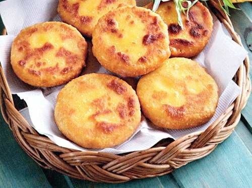 Мчади.Мчади (грузинская кухня) – лепешки из кукурузной муки, их иногда подают вместо хлеба. Если вы ...