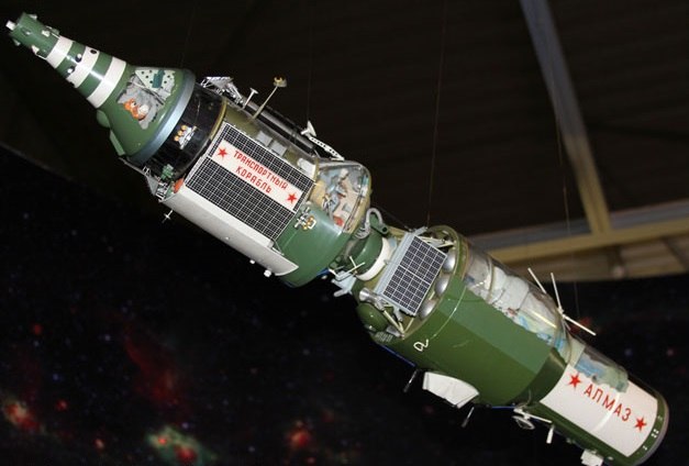 27 сентября 1985 года - в 8:41:42 (UTC) с космодрома «Байконур», стартовый комплекс №200Л, ...