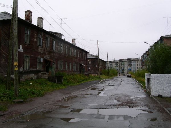 На улице Дончука ещё в начале этого десятилетия были такие деревянные дома. Улица Дончука дом 5 и ...