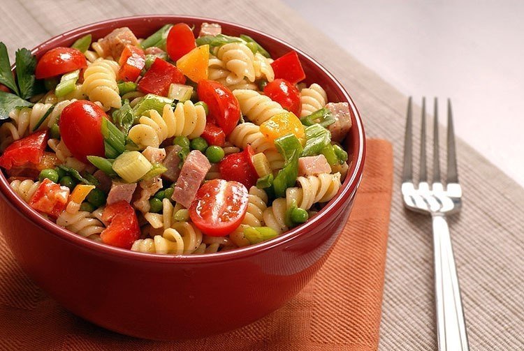 5 рецептов салатов с ветчиной, они разнообразны, полезны и очень вкусны! Сохрани себе на стену! ...