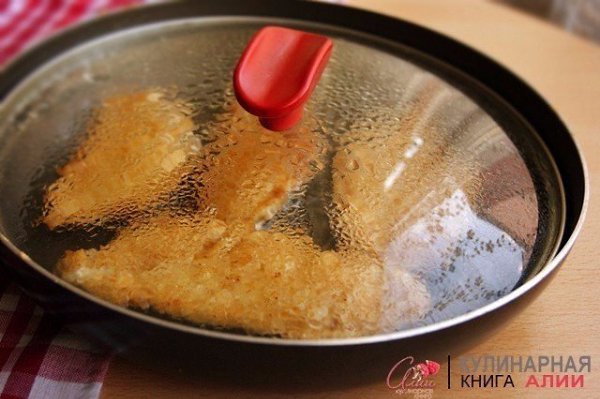 КУРИНОЕ ФИЛЕ В СУХАРЯХ .ИНГРЕДИЕНТЫ: 2 кусочка филе панировочные сухари сольПРИГОТОВЛЕНИЕ:2 кусочка ... - 7