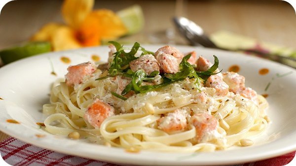 Самый вкусный рецепт семги в сливочно-чесночном соусе.Сложность – минимальнаяВремя приготовления – ...