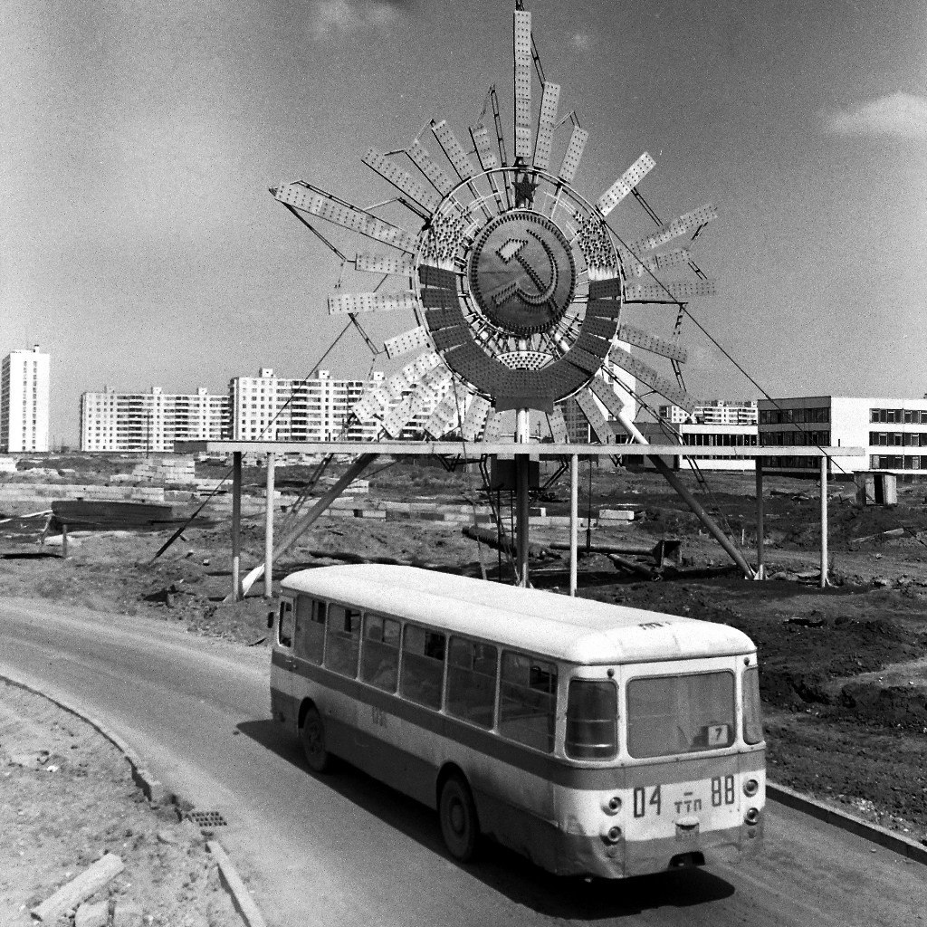 Герб СССР на Проспекте 50 лет СССР. г. Набережные Челны. | Назад в СССР |  Фотострана | Пост №1788951819