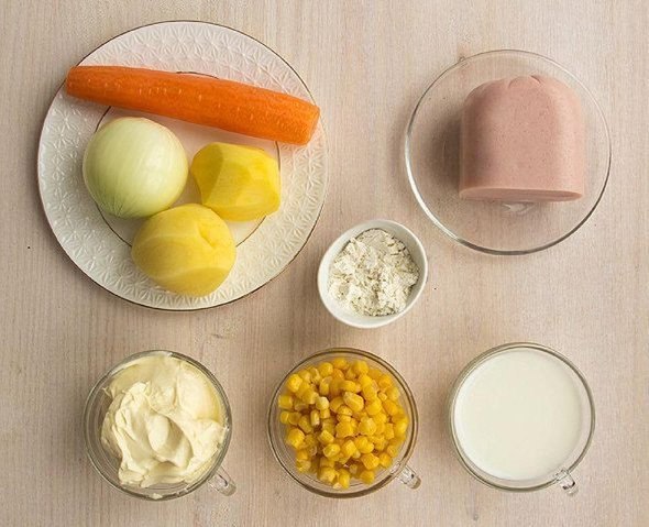 Сырный суп с ветчиной и овощами.Ингредиенты:Ветчина — 200 гКартофель — 3-4 шт.Лук репчатый — 1 ...