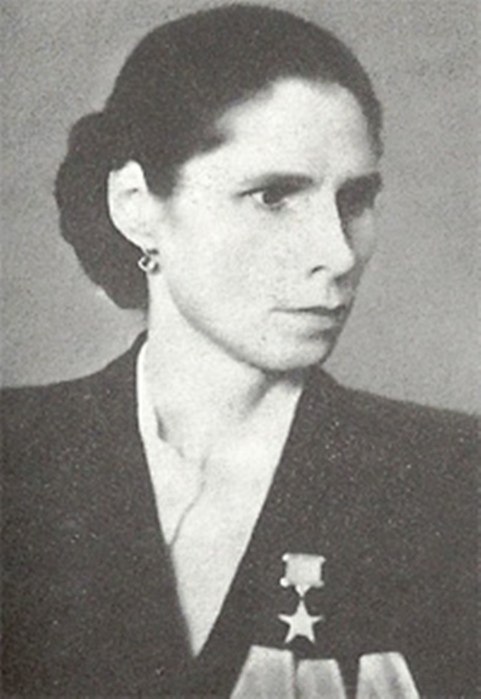 Александра Ивановна Воронина, (17 февраля 1917 — 21 декабря 2000) — Герой Социалистического Труда, ...