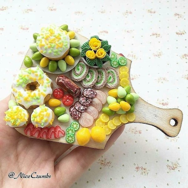Миниатюрные нарезки — словно настоящие! Респект мастеру. Автор: nicecrumbs (instagram) #креатив@bon