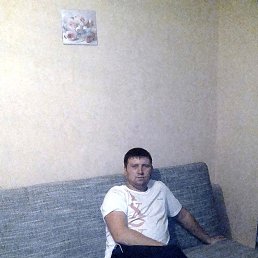 Roman, 34, 