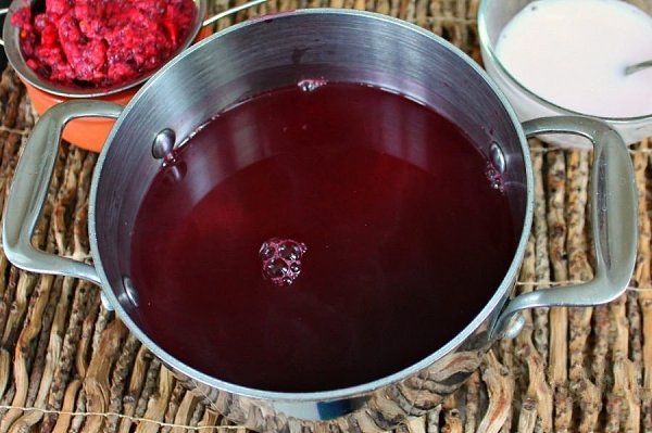 Кисель из замороженных ягод.Ингредиенты:Малина — 200 гВишня — 200 гЧерная смородина — 200 гЛимонник ... - 5