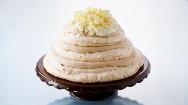 Торт-безе «Монблан».Этот лёгкий и вкусный торт-безе выполнен в виде заснеженного пика самой высокой ...