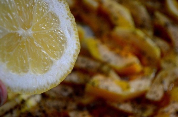 Маринованные кабачки.Ингредиенты:Кабачки — 1 шт.Чеснок — 5 зубчиковБальзамический уксус — 50 гМасло ... - 2