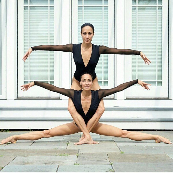 Прекрасные сестры chintwins с не менее прекрасной йогой.#настроение@ican - 3
