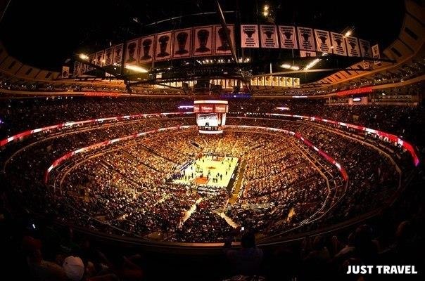  United Center, 