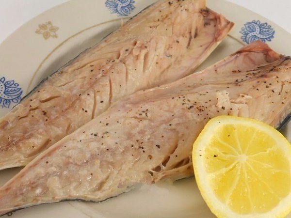 ЗАПЕЧЕННАЯ СКУМБРИЯ С СЫРОМ .Для приготовления запеченной скумбрии с сыром понадобится: - скумбрия ... - 2