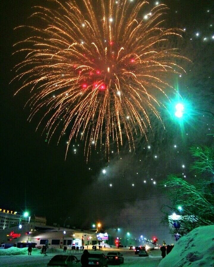 День города воркута. Воркута Центральная площадь. Салют в Воркуте. Площадь Центральная Воркута 2019. Салют 