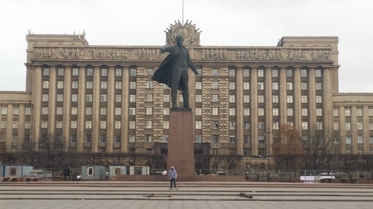 Памятник В. И. Ленину на Московской площади на фоне дом ... | Фото-Питер |  Фотострана | Пост №1809924720