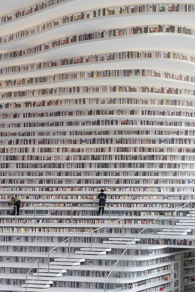 В Китае открылась самая крутая в мире библиотека с 1.2 миллионами книг. От её интерьера захватывает ... - 8