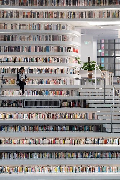 В Китае открылась самая крутая в мире библиотека с 1.2 миллионами книг. От её интерьера захватывает ... - 9