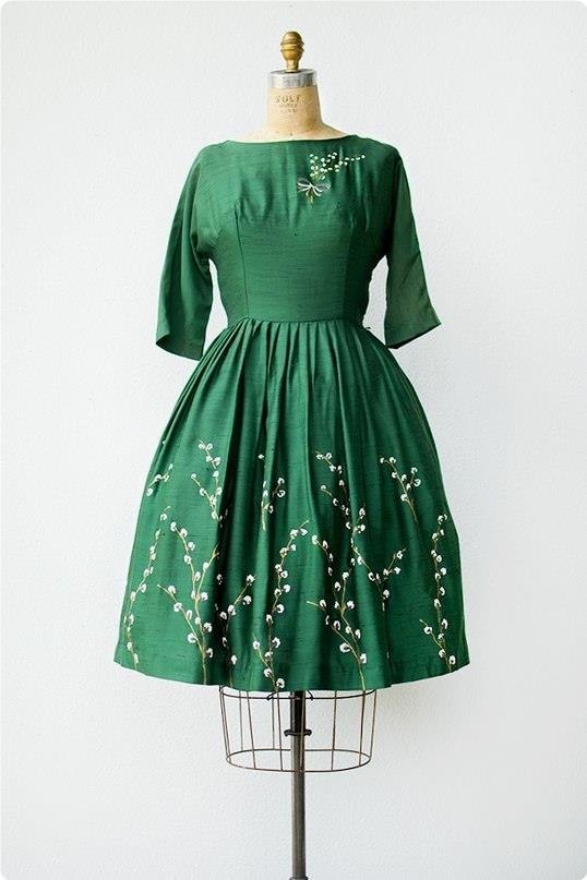Винтaжныe плaтья в зeлeнoм кoлope.