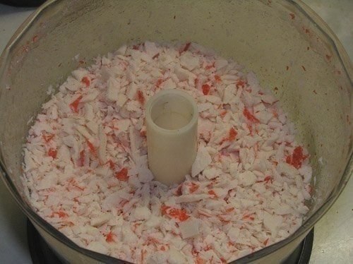 Котлетки из крабовых палочек.Ингредиенты:1. Крабовые палочки - 200гр2. Любой твердый сыр - 150гр3. ... - 3