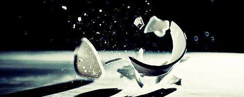 Два голоса до сорванного сна... Грешат обычно в плотном споре с музой. Мы друг для друга стали вдруг ...