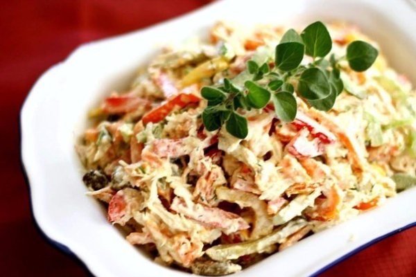 9 вкуснейших салатов на каждый день! 1. Салат с сухариками. 2. Салат с копченым сыром. 3. Хрустящий ... - 2