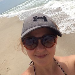 Marina, 45, 