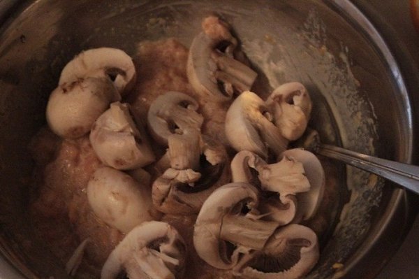 Куриный паштет с грибами.Ингредиенты:Шампиньоны — 225 гГрудка куриная — 275 гЯйца — 2 шт.Соль — по ... - 4