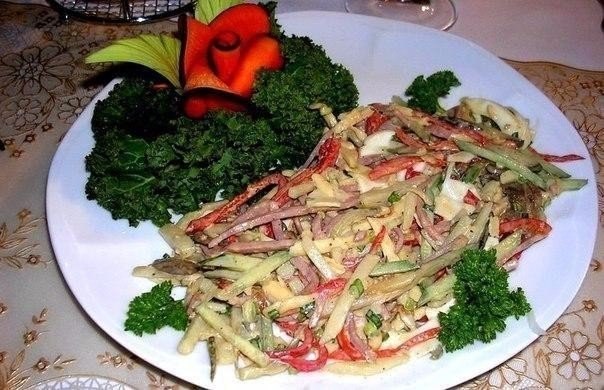Салат Монте Кристо. .Салат, в котором есть все: овощи, фрукты, мясо и неповторимый вкус. Состав: - 1 ...