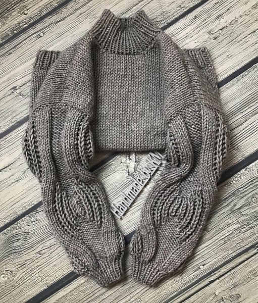 #вяжем@fan_handmade.Свитер спицами с рельефными рукавами.Какой цвет вам нравится?1)серый; 2) ...