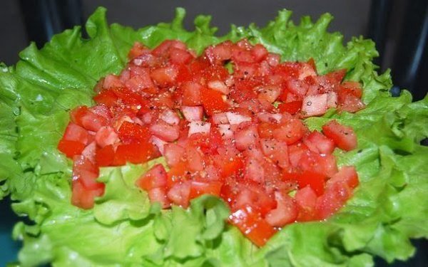 Салат «Маринара».Улетает за 5 секунд!))))Ингредиенты:1 куриная грудка отварнаялук маринованный в ...