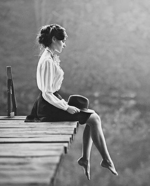 Я сильнее, чем тебе кажется, Даже если ты видишь слезы. Прорастают смелые саженцы Новой жизни. ...