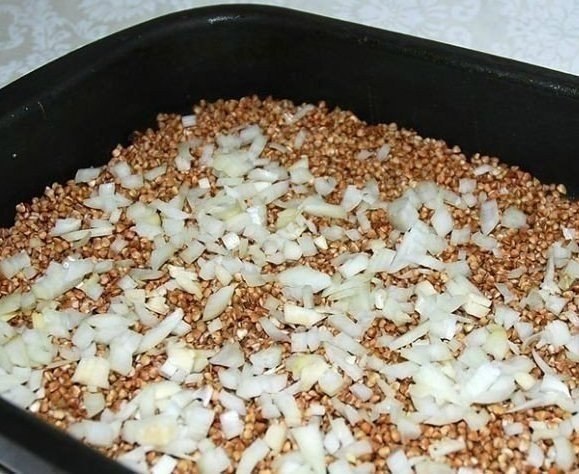 Курица, запеченная с гречкой.Крупа пропитывается соками мяса, получается гречневая каша ... - 3